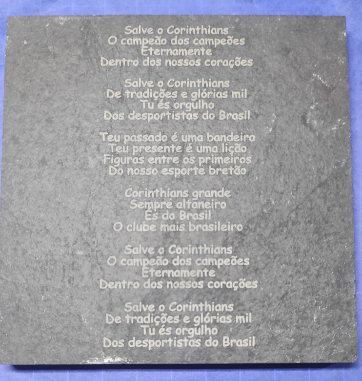 Placa de Ardósia 10x10cm – Brasão do Corinthians e Hino Gravados em Duas Faces