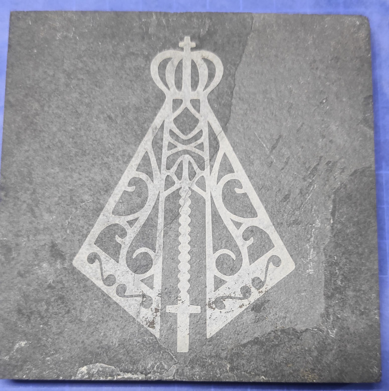 Placa de Ardósia 10x10cm – Nossa Senhora Aparecida e Oração da Ave Maria Gravadas em Duas Faces